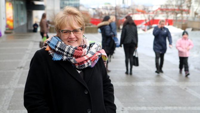 Kunnskaps- og integreringsminister Trine Skei Grande og statssekretær Anja Johansen.