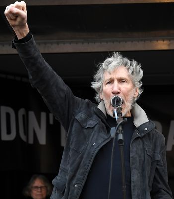 Den britiske musikeren Roger Waters talte under demonstrasjonen i London i helgen mot USAs utleveringskrav for Julian Assange.