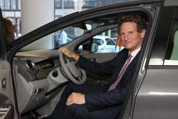 Gilles Normand, en av lederne i Renaults elbildivisjon, tror mange vil slite med overgangen til elbil.
