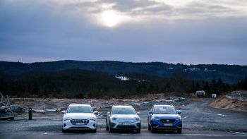Dyrt, billigere, billigst: Audi E-Tron, Kia E-Niro og MG ZS.