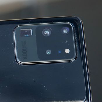 Multikamera: Samsung har samlet mange imponerende kameraer i det store rektanglet på baksiden av S20 Ultra.