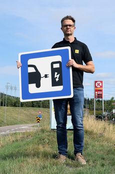 - Tesla har utfordret bilbransjen i hele verden, sier Nils Sødal i NAF.