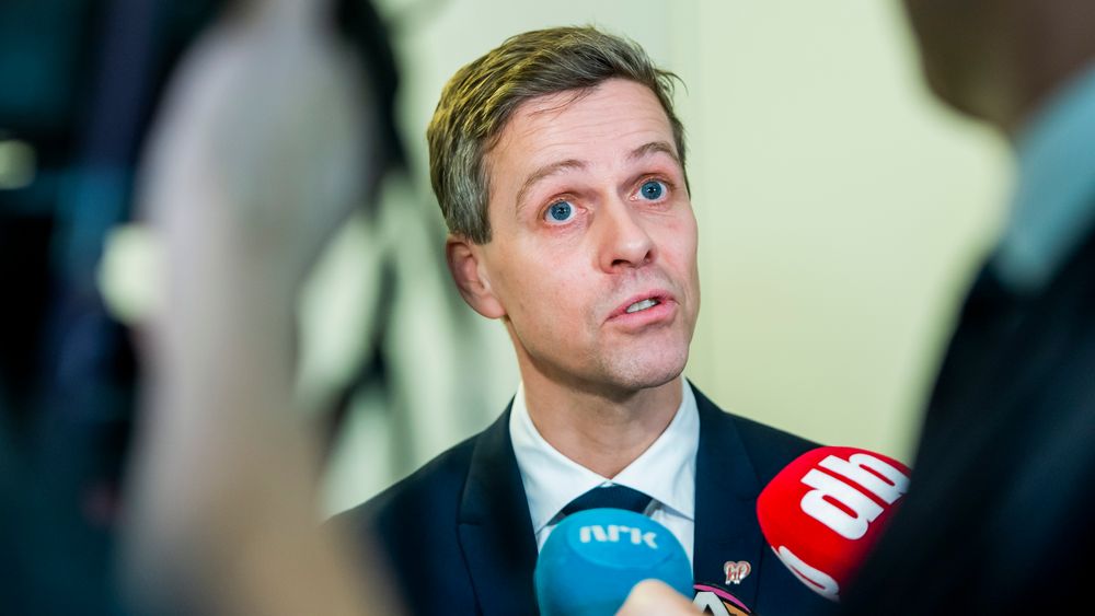 Samferdselsminister Knut Arild Hareide åpner for å vurdere bruk av veiprising som alternativ finansiering av norske veier.