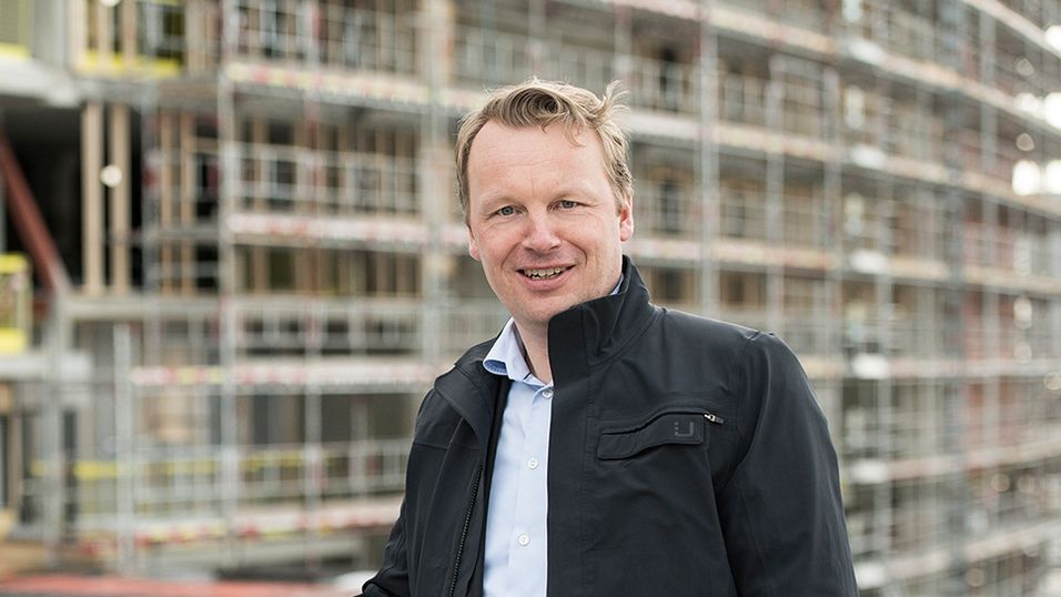Leder for bedriftsmarkedet i Telia Norge, Jon Christian Hillestad, forteller at selskapet er blant de fem første som er sertifisert av MEF for å følge MEF 3.0 SD-WAN-standarden.