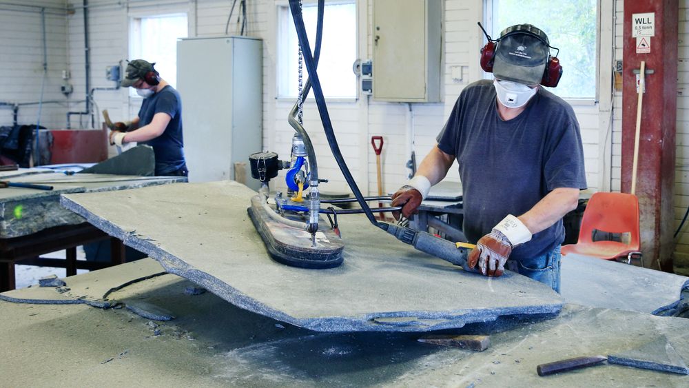 Altaskifer investerte i mer effektiv og automatisert produksjon og økte antall kvadratmeter produsert skifer per årsverk.