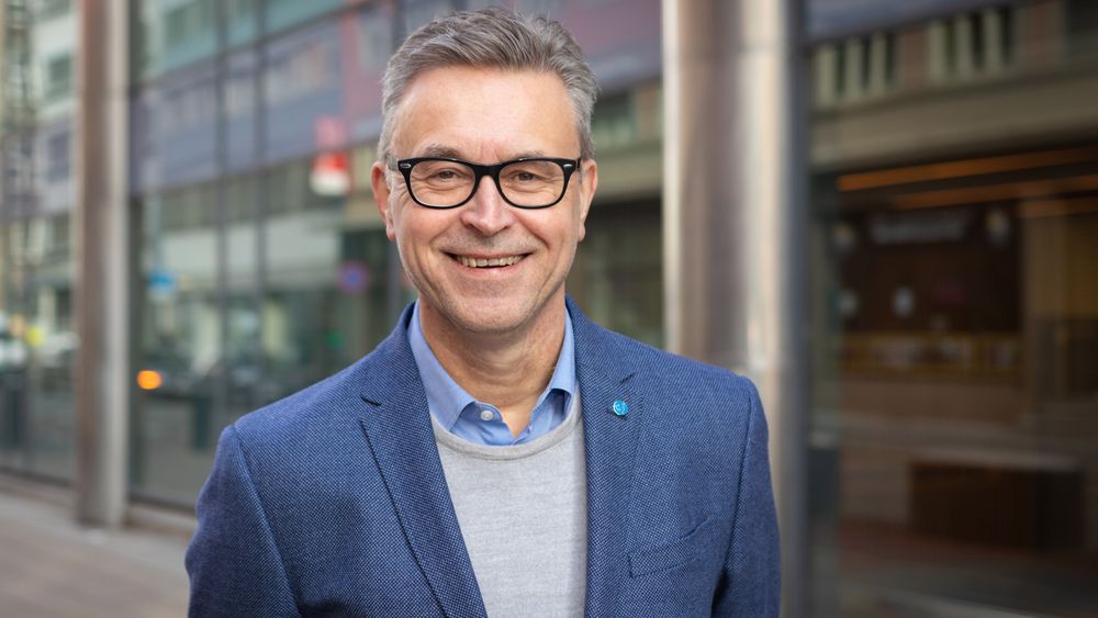 Fiskeri- og sjømatminister Odd Emil Ingebrigtsen sier han skal aksellerere behandlingen av utviklingstillatelser.