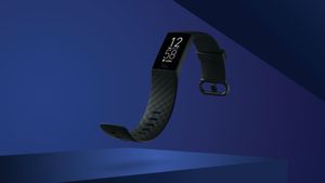 /2553/2553074/Fitbit_Charge_4_Iconic_Inbox_Black_Open_Screen_Crop_2.300x169.jpg