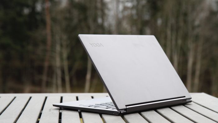 PC-en er laget i aluminium, og fås i to ulike farger.
