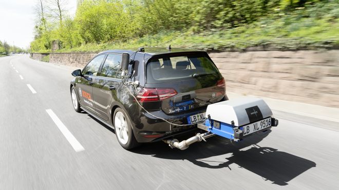 Utslippsmåling på dieselbil.