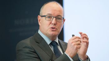 Bovim, med lite hår og brillere