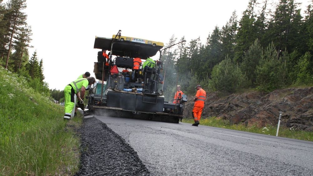 Nye kontrakter: Vestland skal legge vel 44.000 tonn asfalt på fylkesveiene