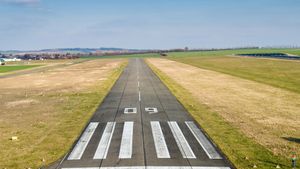 /2560/2560626/runway-1227526.1960x1103.300x169.jpg
