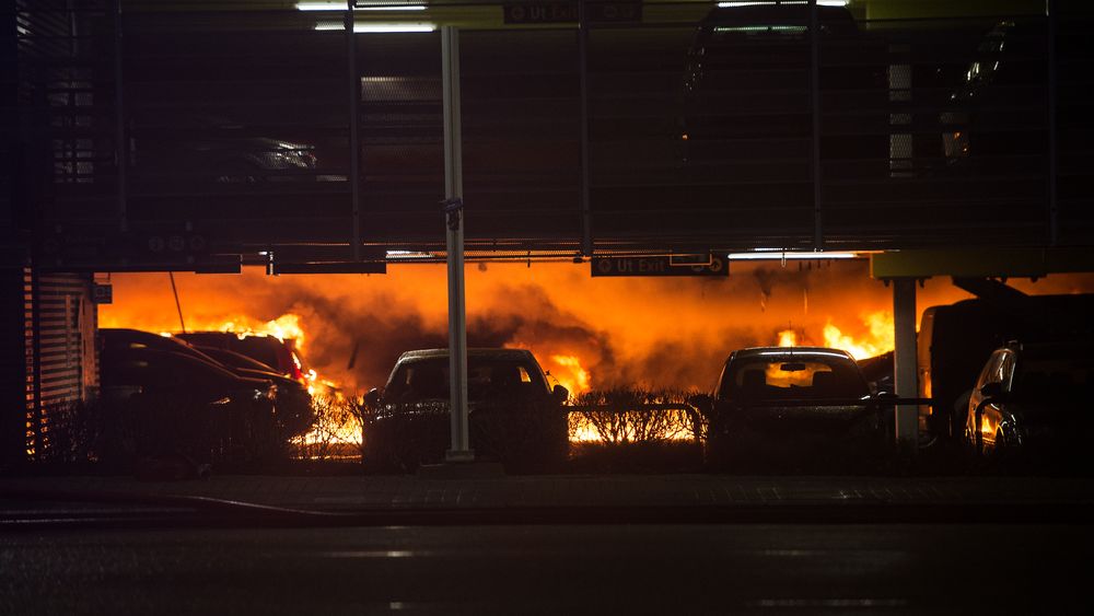 Den nyeste delen av parkeringshuset på Sola ble totalskadet i brann i januar.