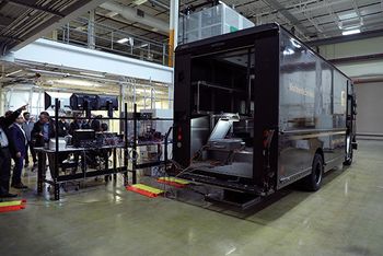 Teknologien er demonstrert med en transportbil fra UPS.