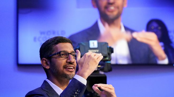 Sundar Pichai er toppsjef både for Google og dets eierselskap Alphabet.