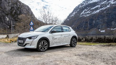 Peugeot e-208.