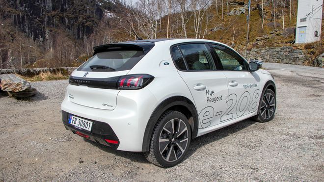 Peugeot e-208 er en liten elbil i B-segmentet.