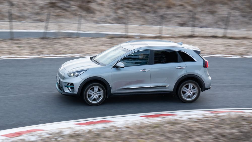 Kia E-Niro er blant elbilene som kommer godt ut i rekkeviddetester. Forskning indikerer at faststoffbatterier kan øke rekkevidden ytterligere.
