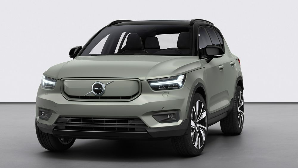 Volvo XC40 Recharge ble avduket i Los Angeles. Volvo Cars elbilstrategi består av tre deler: «milde» hybrider, ladbare hybrider og elbiler. I 2025 skal annenhver Volvo som selges, være en elbil.