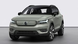 /2569/2569044/259186_Volvo_XC40_Recharge_P8_AWD_in_Sage_Green.300x169.jpg