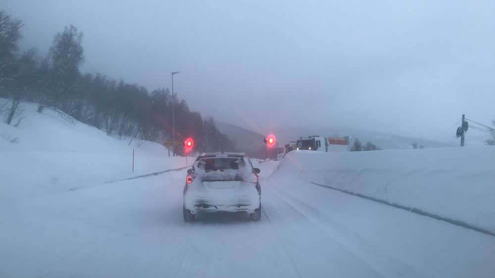 Det er ofte kolonnekjøring over Kvænangsfjellet om vinteren