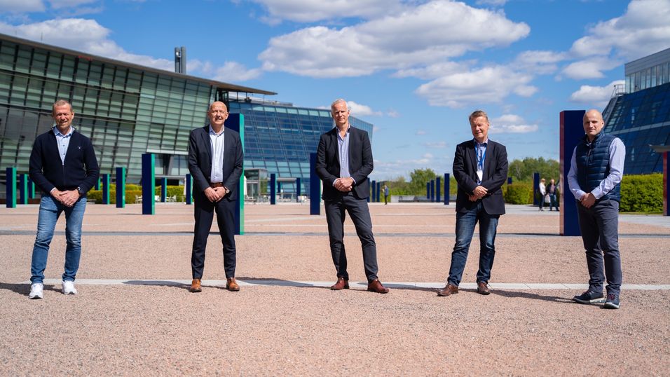 Fra venstre: Ove Fredheim, Telenor; Otto Frøseth, Investinor; Lars Bakken, Telenor; Ole Christian Olssøn, Tellu og Inge Hovd Gangås, Sintef Venture.