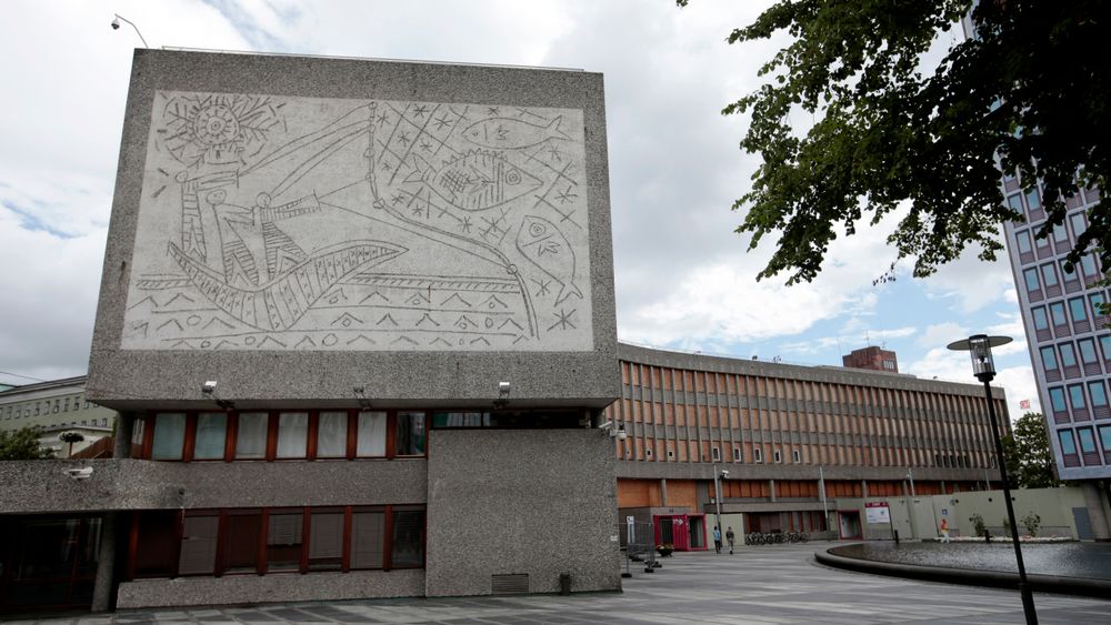 Kunstverkene til Pablo Picassor og Carl Nesjar står sentralt i striden om Y-blokka. Nå forbereder Veidekke å saget ut og frakte bort den berømte gavlveggen.