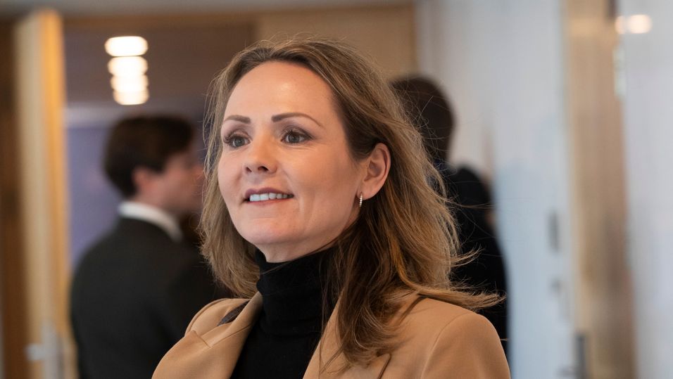 Distrikt- og digitaliseringsminister Linda Hofstad Helleland (H) vil bruke 90 millioner kroner på å styrke mobilnettet i ti Finnmarks-kommuner.