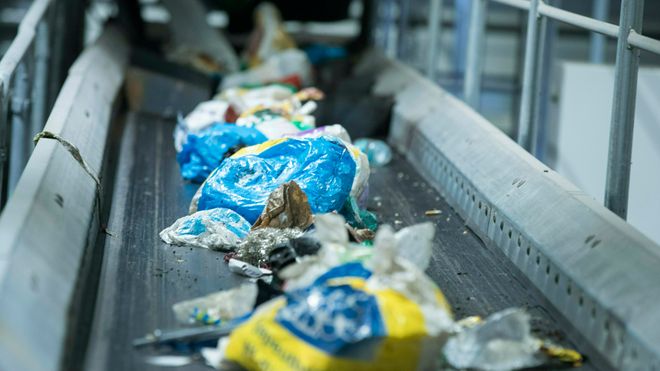 MIljøorganisasjoner krever at regjeringen sikrer at all plast i Norge kan resirkuleres – og blir det