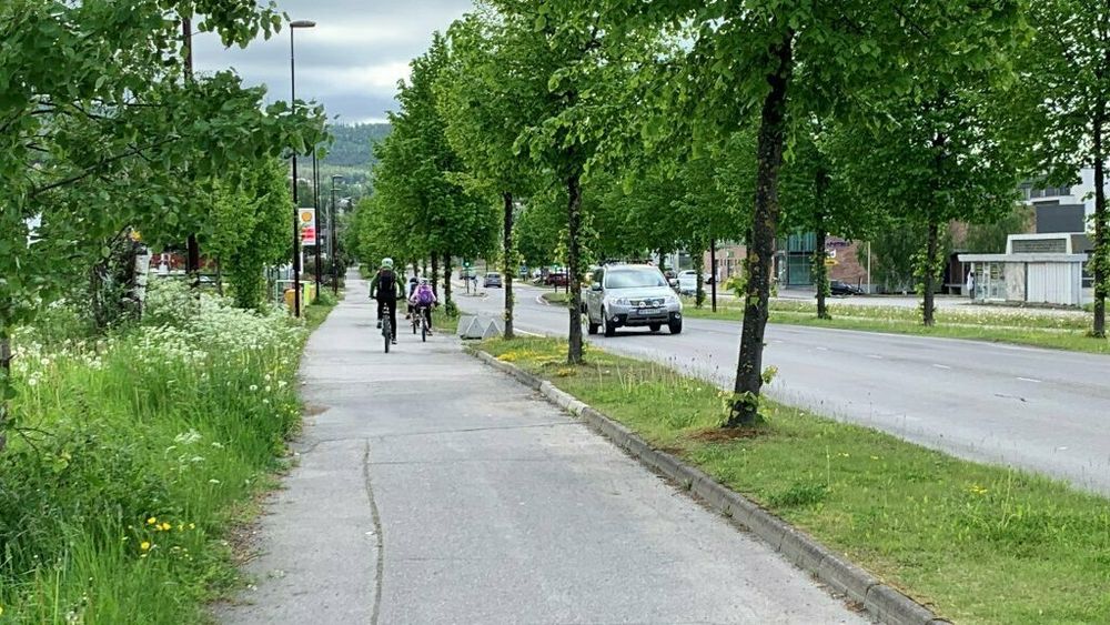 Om vel et år får syklister og gående på denne strekningen i Nordre Ål på Lillehammer høystandard sykkel- og gangvei. Samtidig får området nye vann- og avløpsledninger. Statens vegvesen og Lillehammer kommune har gått sammen i et fellesprosjekt.