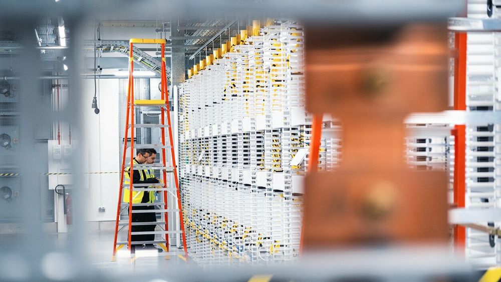 Datasentre avgir mye varme. Regjeringen foreslår krav om at datasenter-utbyggere må vurdere bruk av denne spillvarmen.