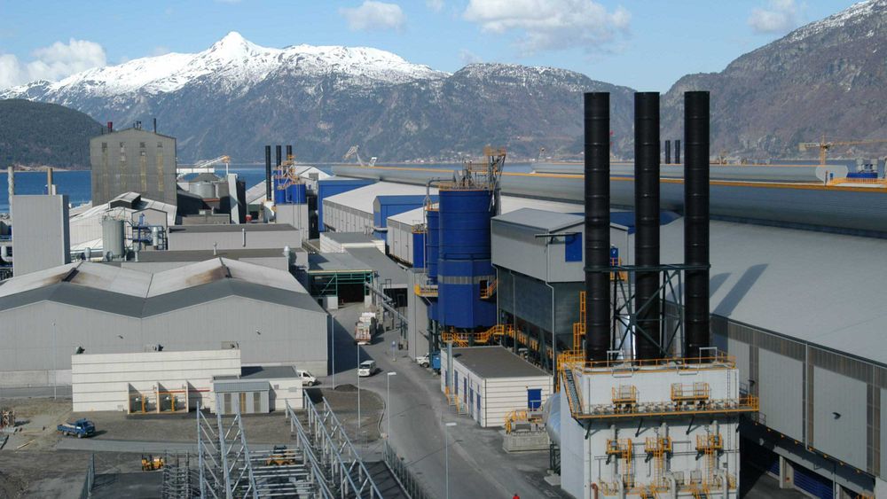 Hydro må ut med langt mer i nettleie når Statnett nå reduserer nettleierabatten for de aller største kundene. Bildet viser Hydro Aluminium Sunndal.