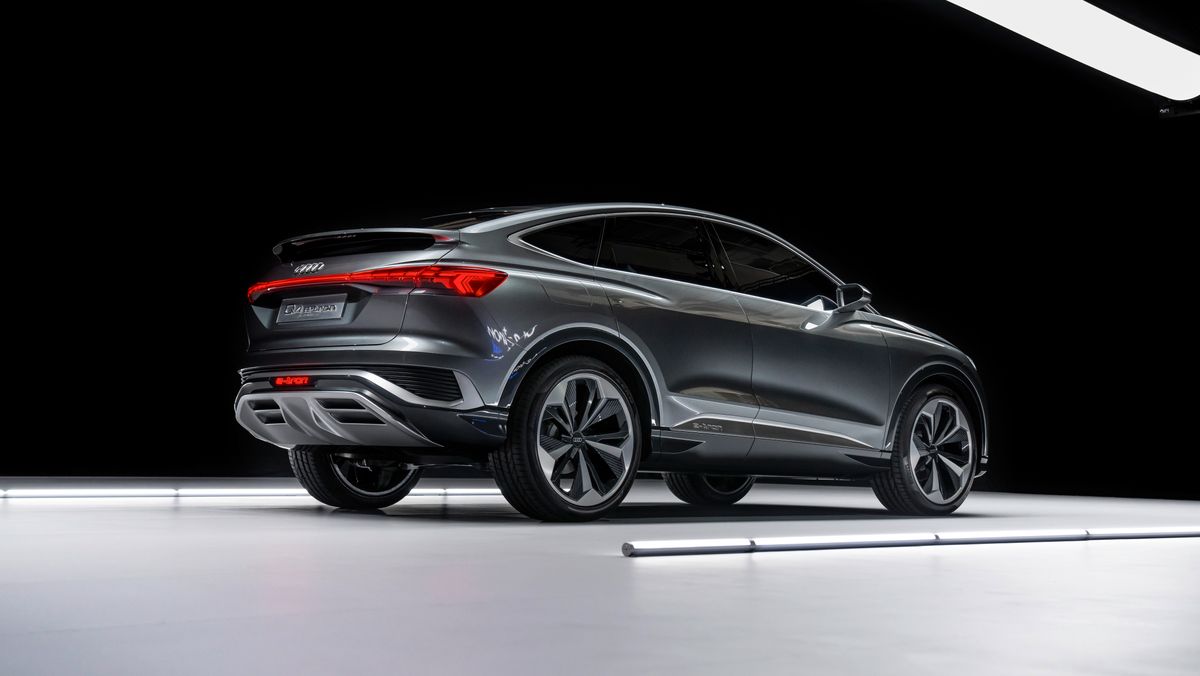 Audi lanserer sporty utgave av den kommende elbilen Q4 E ...