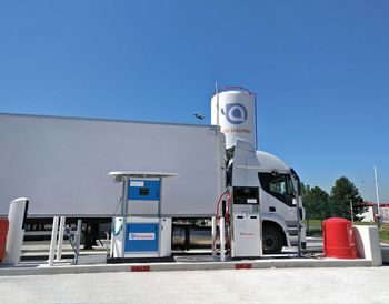 Air Liquide skal etablere fyllestasjoner for hydrogenlastebiler langs korridoren som begynner i Rotterdam.