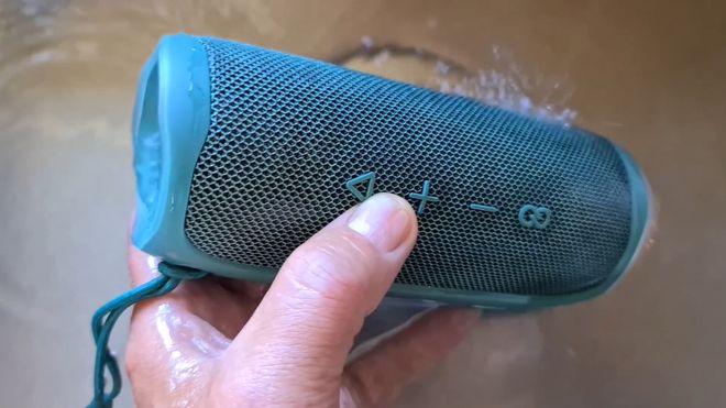 JBL Flip 5: Partymusikk under vann