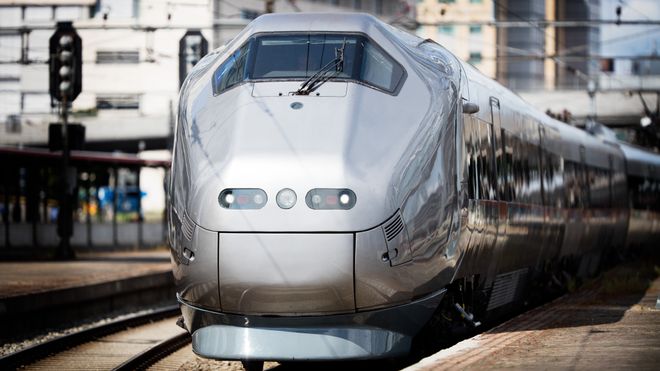Kan spare 30 milliarder på å la pendlerne ta flytoget