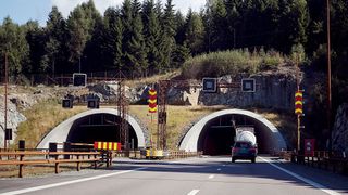 Sikkerhetsrutinene svikter i 300 norske tunneler. Bare tre personer skal passe på dem alle
