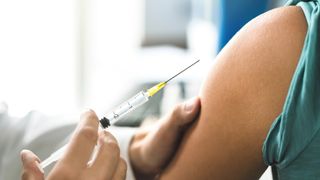 Nei, genbaserte vaksiner endrer ikke arvestoffene våre