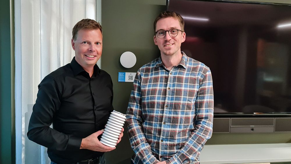 Overtar og flytter sammen: Administrerende direktør i Airthings, Øyvind Birkenes, har funnet en perfekt partner som nå blir en del av selskapet. Sammen med medgründer og sjef i Airtight, Per Magne Helseth skal de bygge et ny teknologi for å gjøre bygg sunnere, mer komfortable og mindre energikrevende.