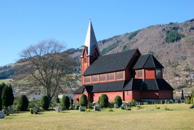 Sogndal kyrkje, konservativ, Mikael Bruun, kvinneleg prest, sogndal porten