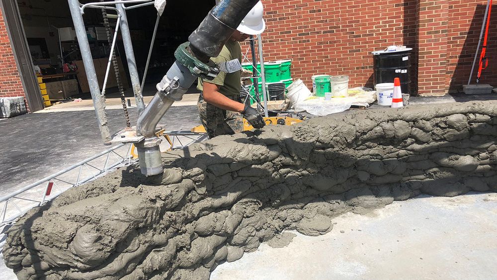 Amerikanske Marines 3D printet i 2018 en 75 m2 stor brakke. Jobben var gjort på 40 timer, som bildet tydelig viser, her stod ikke stil og design i sentum.