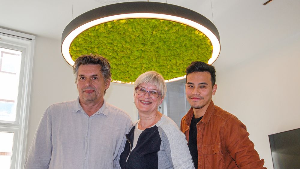 Temaet bak lyssettingen: Fra venstre teknisk sjef Stian Linquist, daglig leder Kristin Bredal og lysdesigner Bao.An Pham.