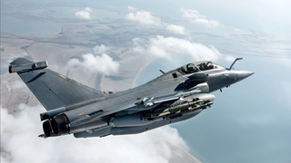 Nato-landet har ennå ikke F-35: Midt i en spent periode kjøper de franske Rafale-jagerfly