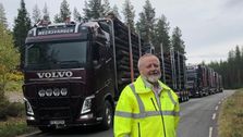 Hvor mye sliter det på veien? Innlandet tester ut tømmerbiler på opptil 74 tonn