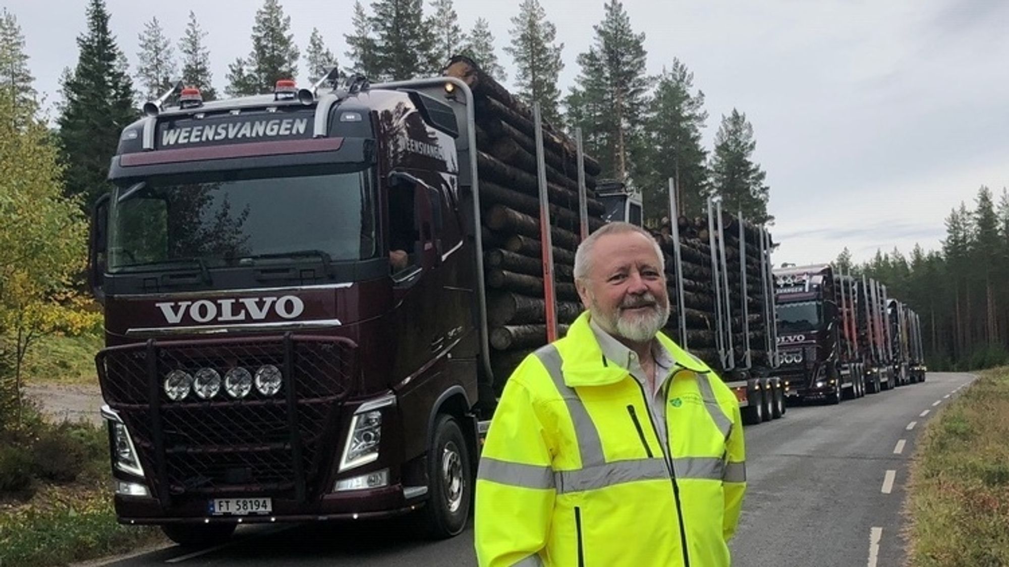 Stein Tronsmoen var med på første prøvekjøring av tømmerbiler med vekt på 74 tonn på Gravbergsvegen i Våler.