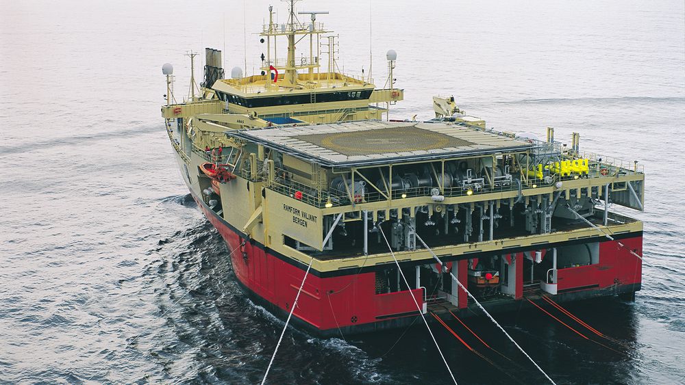 Seismiske lyttekabler er kabler med sensorer som taues etter spesialiserte skip for å kartlegge geologien under havet. Nå skal de gjenvinnes.