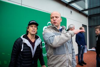 Jan Bøhler og Sp-leder Trygve Slagsvold under pressekonferansen i regi av Oslo Sp, på Grorud flerbrukshus.