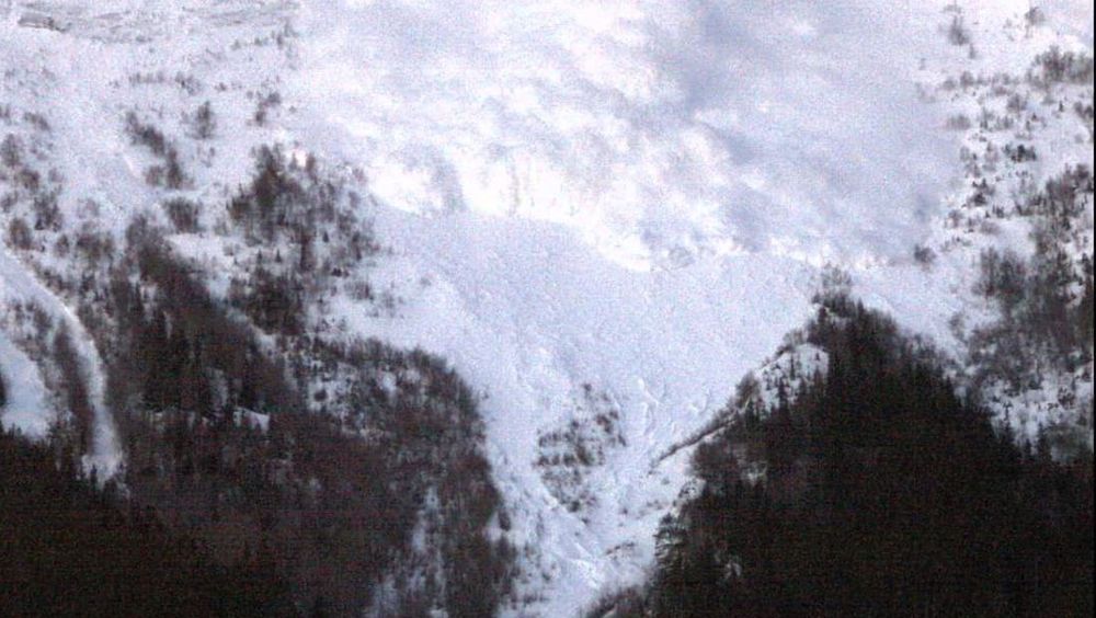 Riksvei 51 er stengt av ras klokken 07.10 tirsdag 25. februar 2020.