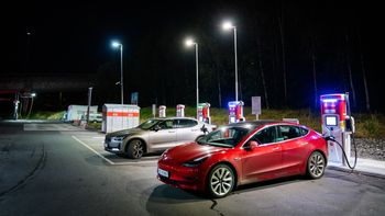 Tesla Model 3 lader litt raskere enn Polestar 2.