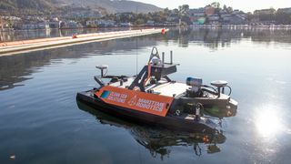 Maritime Robotics og Clean Sea Solutions har samarbeidet om å utvile Clean Ocean-dronen.